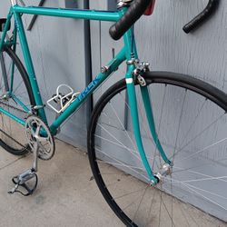 58cm.  Road Bike.       TREK 