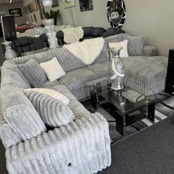 Fluffy Sectional W/ USB Chargers 🔌 