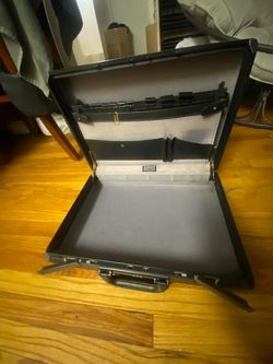 Vintage samsanite briefcase