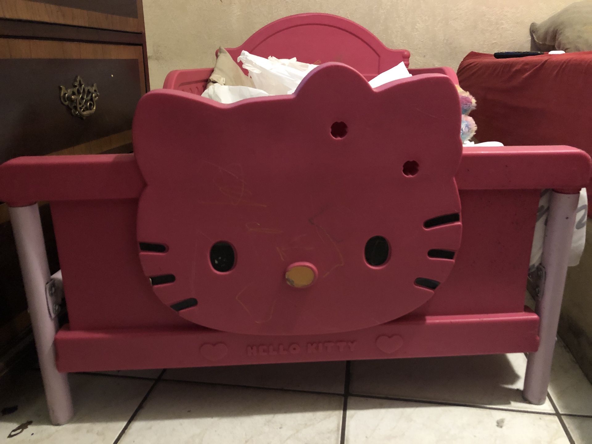 Hello kitty toddler bed with mattress