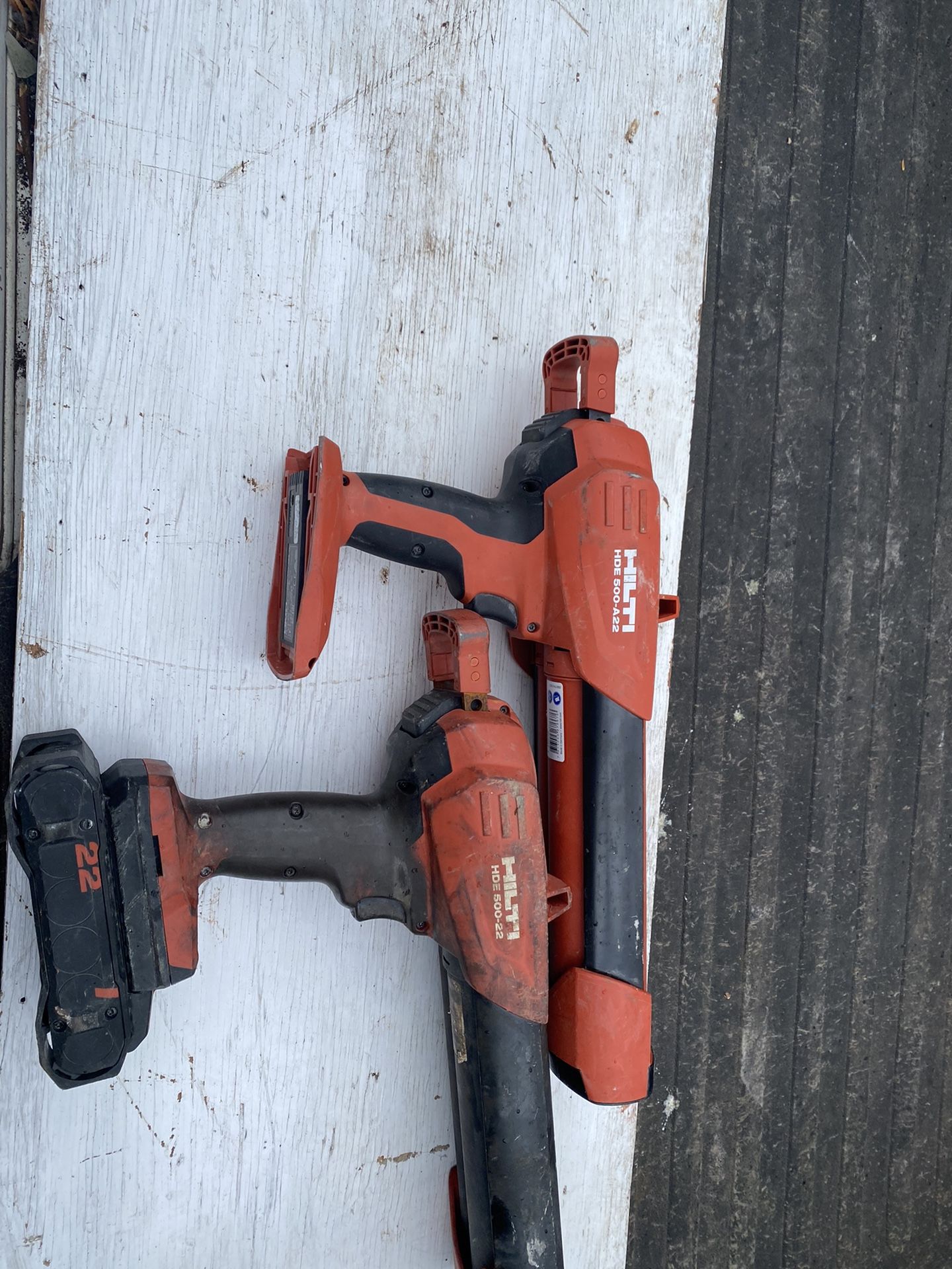 2 Hilton Epoxy Guns