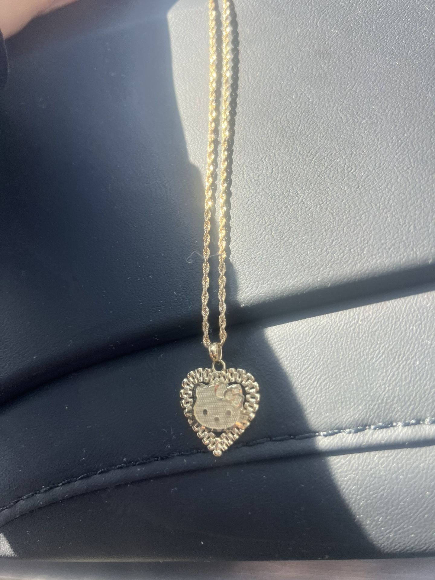 10k GOLD HELLO KITTY ROLEX CHAIN WITH PENDANT