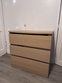3-drawer dresser-Like New-$90 OBO