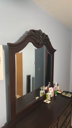 8 Drawer Chest w/ mirror