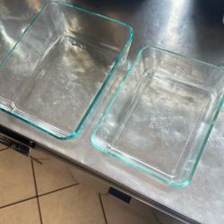 2 X Pyrex Dishes