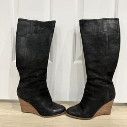 Beautiful Ladies Boots Size 7.5