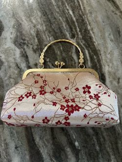 Handbag satin-finish clutch with red floral embroidery and a gold kiss-lock