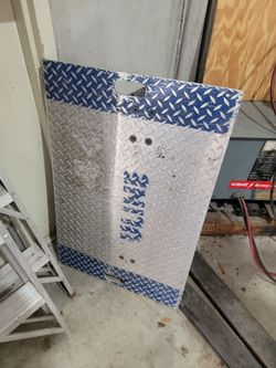 Aluminum Diamond Plate Panel with Handle