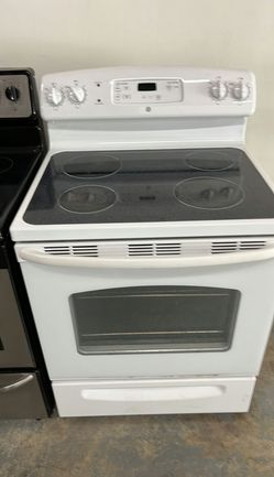 GE White Electric Range with SelfClean