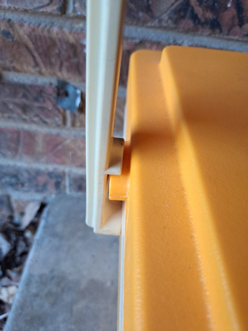 Vintage 1970's Thermos Sunpacker 11 quart 10 litre cooler Yellow Orange model 7713..