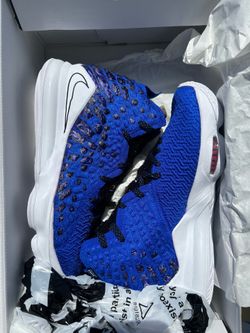 Ds Nike LeBron 17 “more than an athlete” size 9