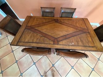 Dining table with 6 chairs 200$