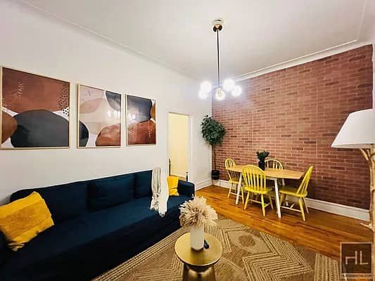 Bright & Spacious 2BR/1BA Apartment- Prime location!