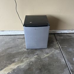 Mini Fridge 