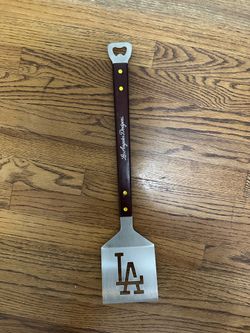 LA DODGER GRILLING TOOL