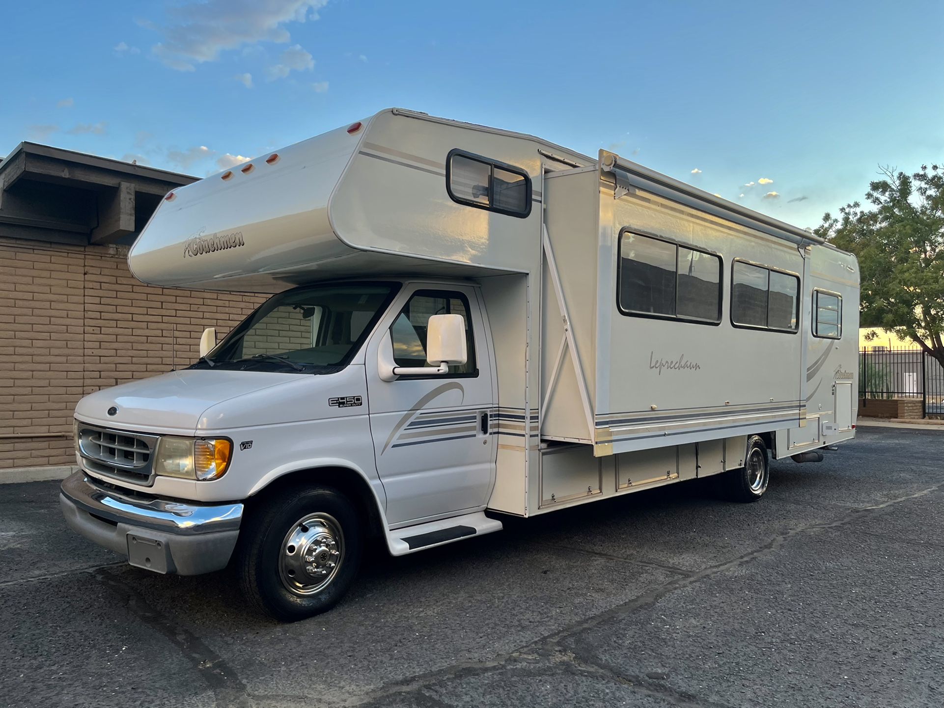 2001 Coachman Leprechaun