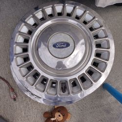 Crown Victoria 16 inches hubcaps