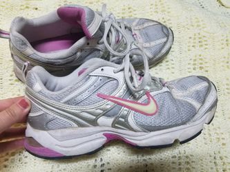 Womens Nike shoes size 9