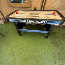 Hathaway Face-Off 5-Foot Air Hockey Game Table for Family Game Rooms with Electronic Scoring