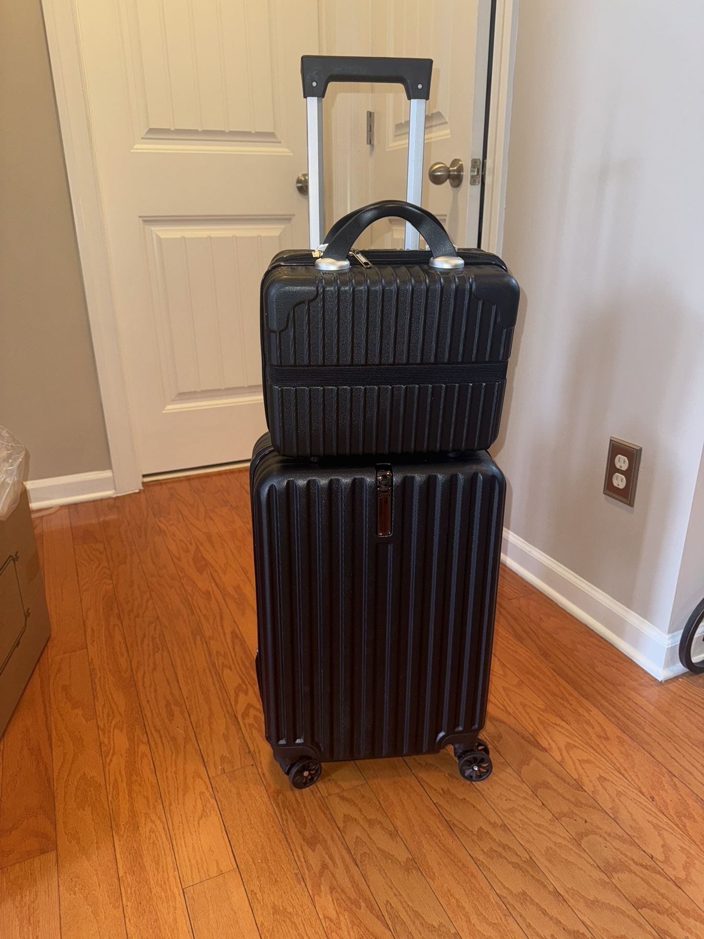 2pc Carry On Set - BRAND NEW