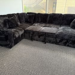 Black Sectional W Storage / Pull Out Sofa & USB