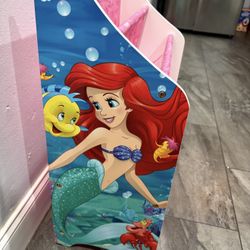 Disney Bookshelf Like New 