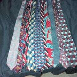 14  Men's Ties In Excellent Condition 