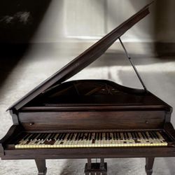 Baby Grand Piano 