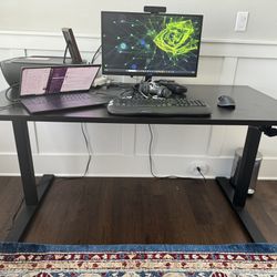 Office Table In Excellent Condition