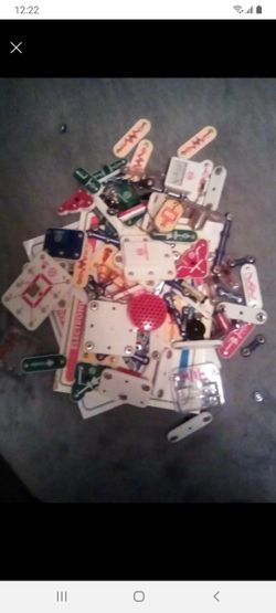 Electronic snap kit toy