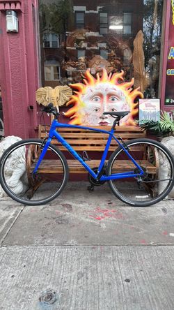 MENS GIANT BIKE