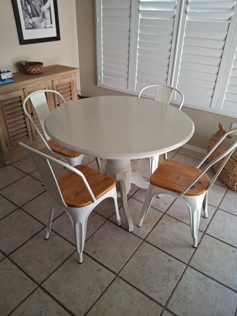 Circular Table With 4 Chairs 
