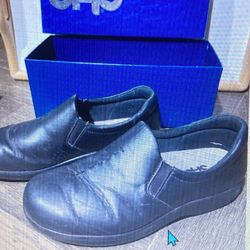 SAS  Leather Dream  Slip On  Loafers  9W  Retail 140 995 Tripod Comfortable Comfort