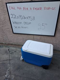 Igloo Wheeled Cooler Blue and White