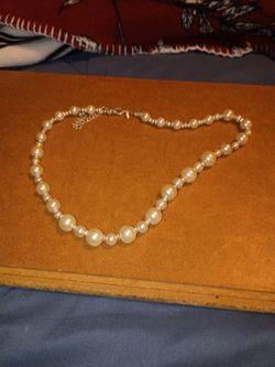 Avon nwt necklace
