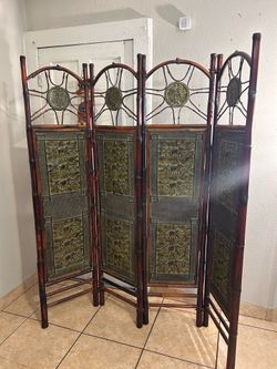 Vintage MCM Wicker Rattan Room Divider Screen  With Elephants Decoration