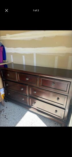 Highly priced wardrobe set for cheap