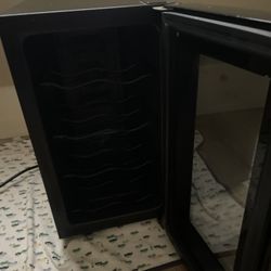  “Electrolux 8–12 Bottle Wine Cooler Mini Fridge – Works Great”