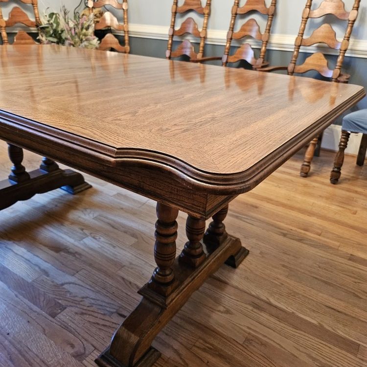 Solid wood Table GREAT CONDITION 