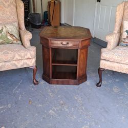2 vintage wingchairs con su mesa 