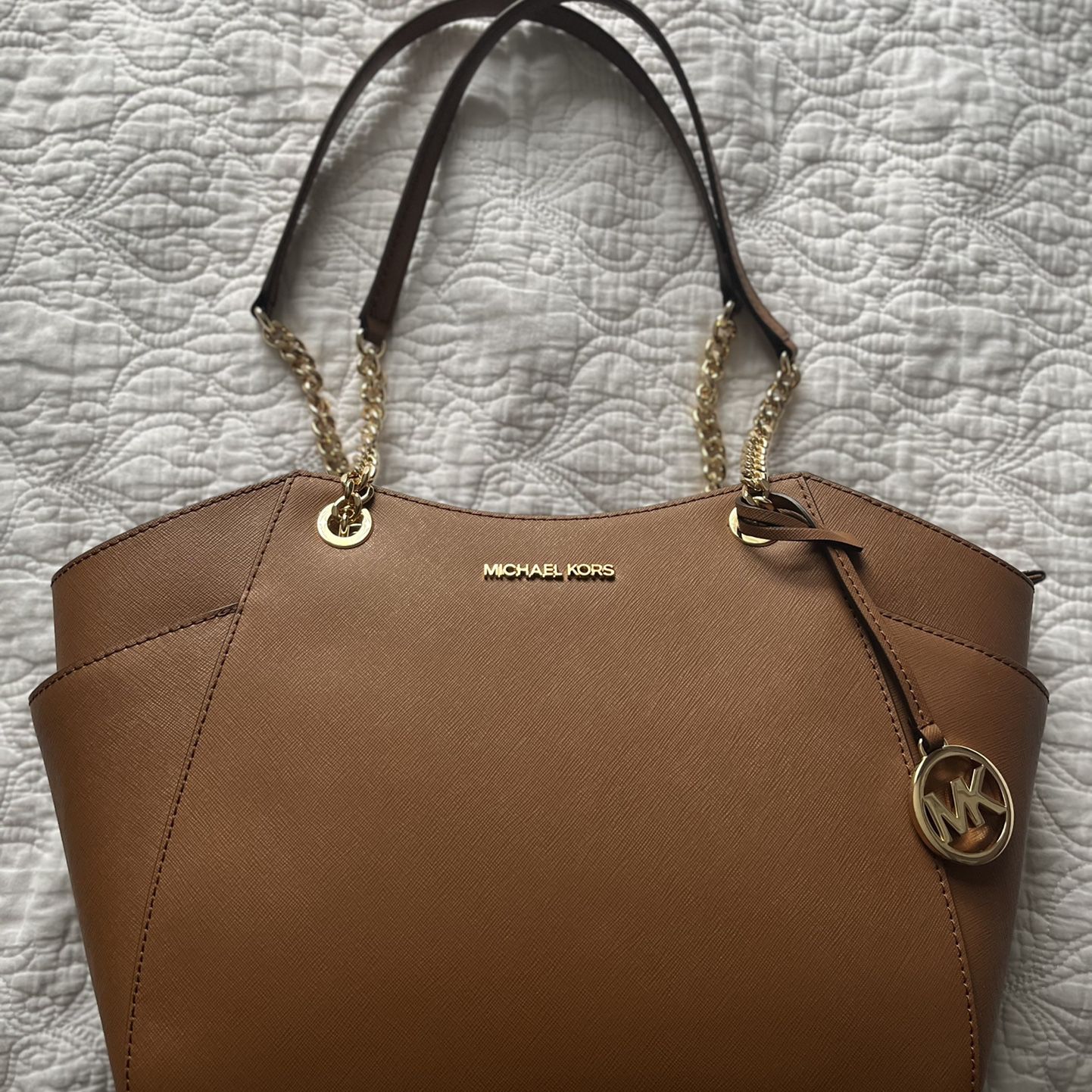 NWT Michael Kors Jet Set Travel Cindy Dome Crossbody Bag Logo Signature  Brown for Sale in Orlando, FL - OfferUp