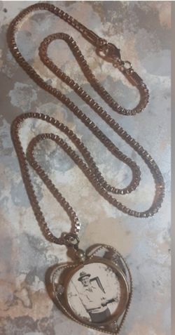 c1920-30 HEART FRAME PENDANT on BOX CHAIN 22"