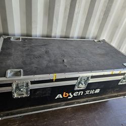 LARGE LOCKING FLIGHT CASE