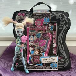 NEW - MONSTER HIGH ACTIVITY FRAME W/ VINTAGE MONSTER HIGH DOLL