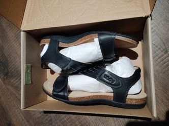 Täōs sandals size 10 black