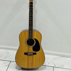 Starcaster Fender Acoustic Guitar 