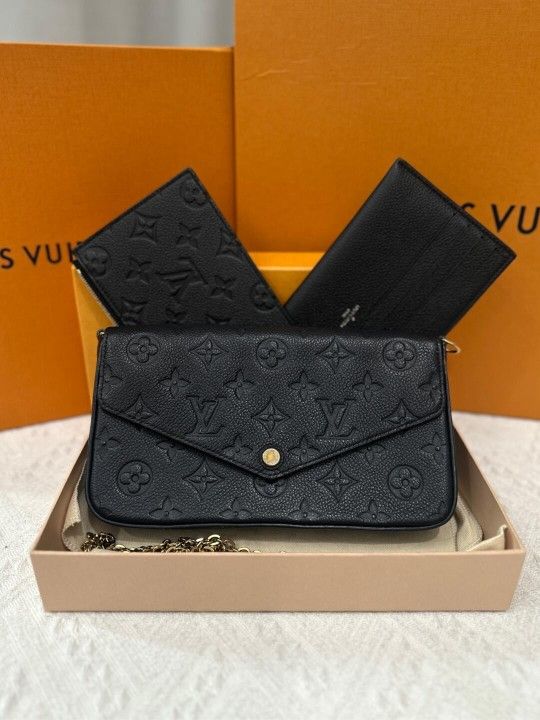 LV etorsem
etorsem
Updated 5 days ago
New felicie Pochette with box. Never been used.