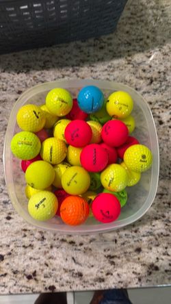 32 colored miscellaneous golf balls