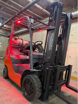 TOYOTA M8, latest model 4500 lb,3 stage, side shift