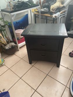 Rooms To Go Night And 5 Drawers Dresser 